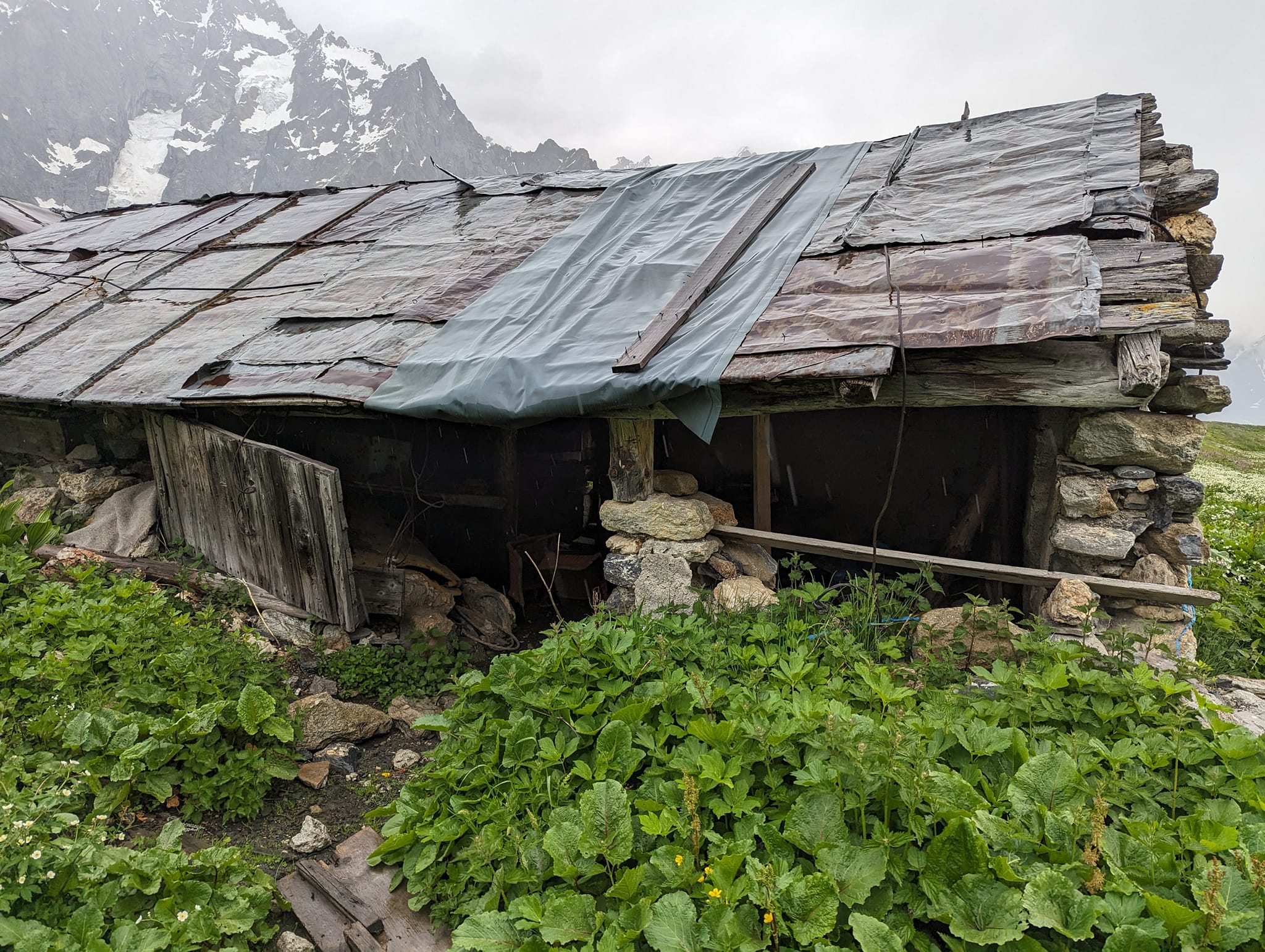 Det er i alle fall tørt under taket her😊