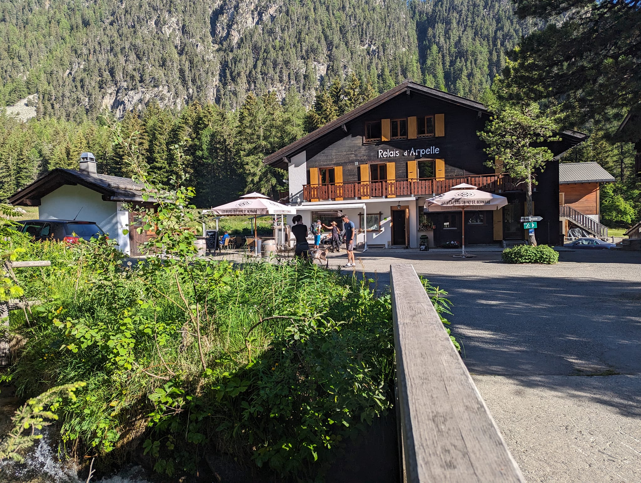 Relaise d'Arpette (1628.moh). Det er over tusen høydemeter opp til passet herfra.