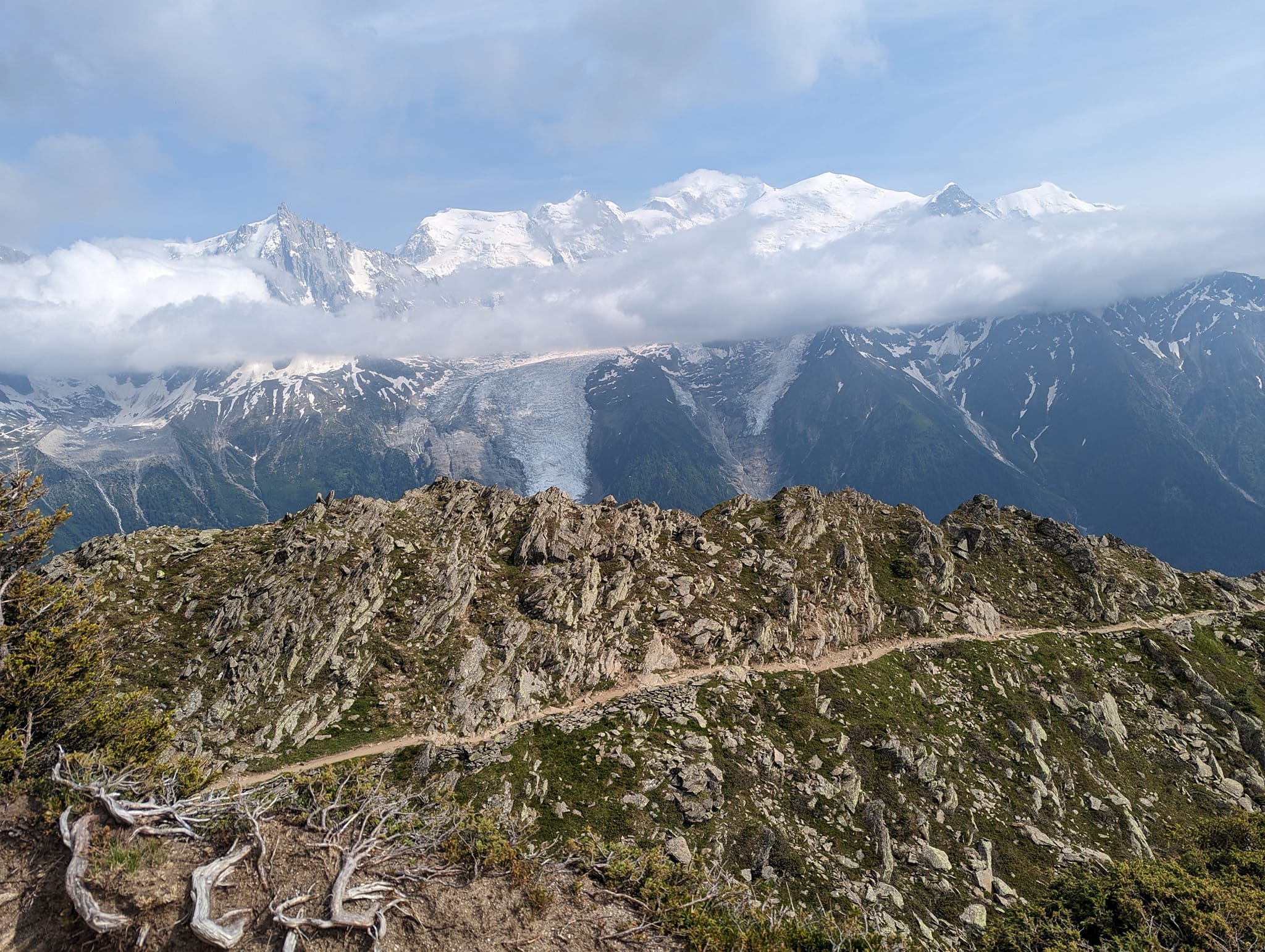 På vei ned fra Brevent med fin utsikt mot Mont Blanc
