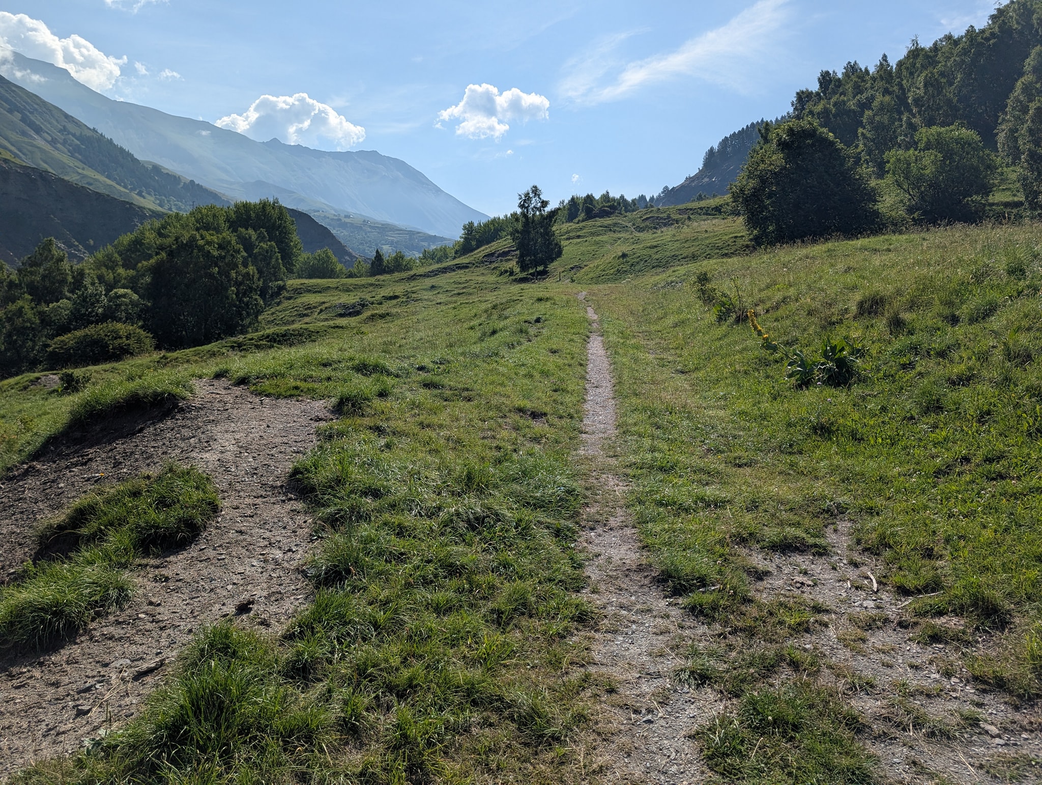 På vei opp, over skjæringen