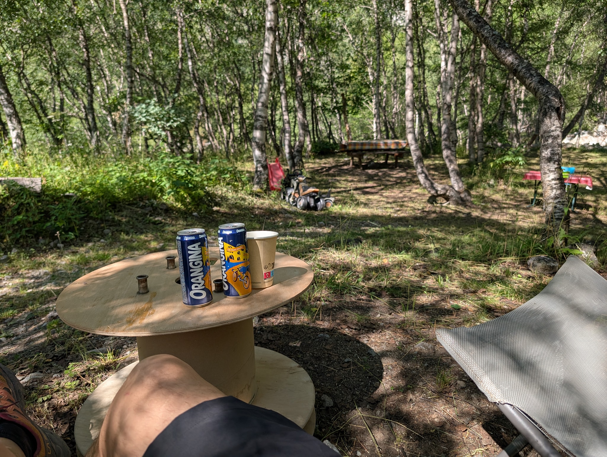 En liten drikkepause ved kafeen. 