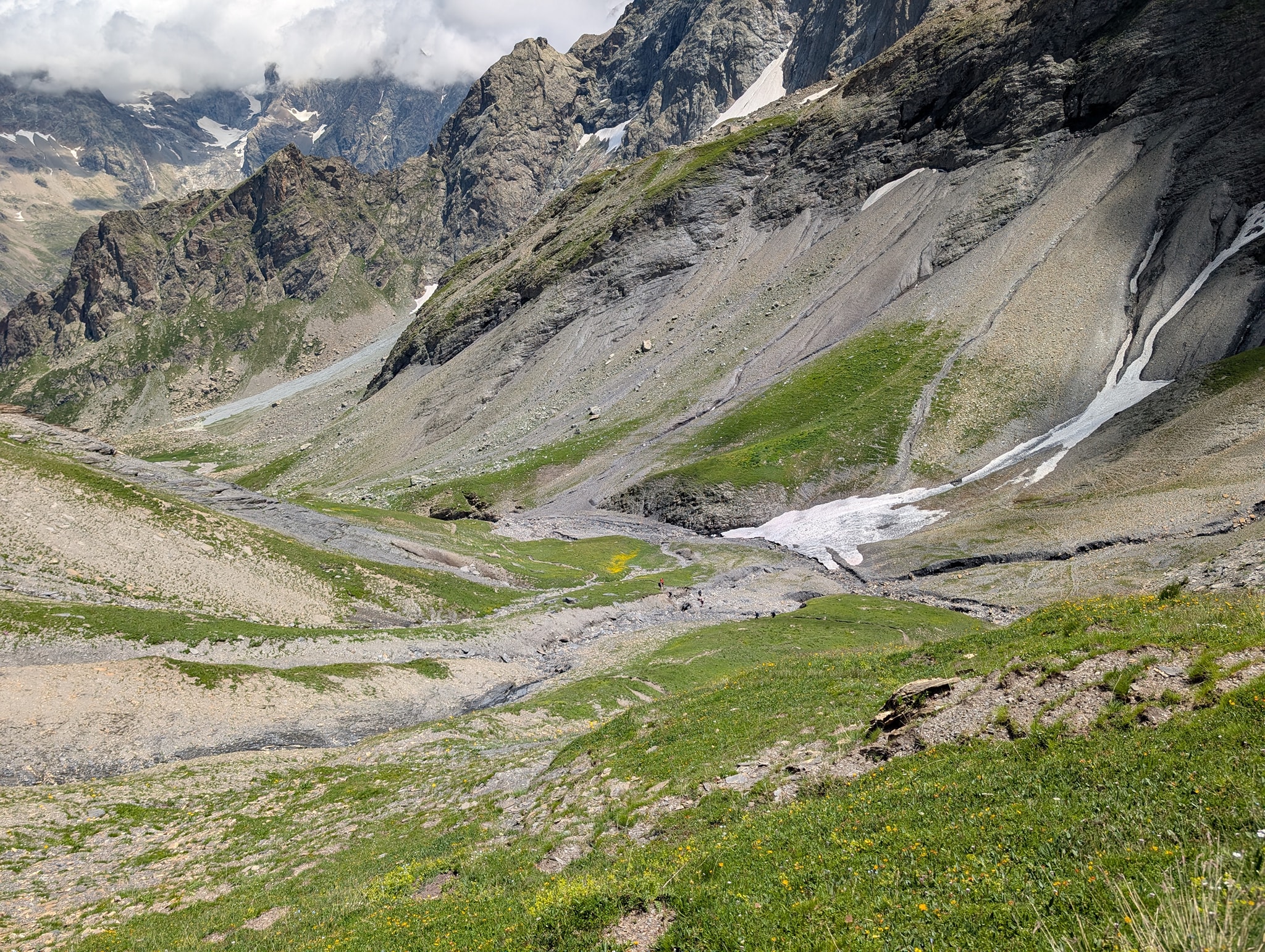 På vei ned til dalen Vallonpierre
