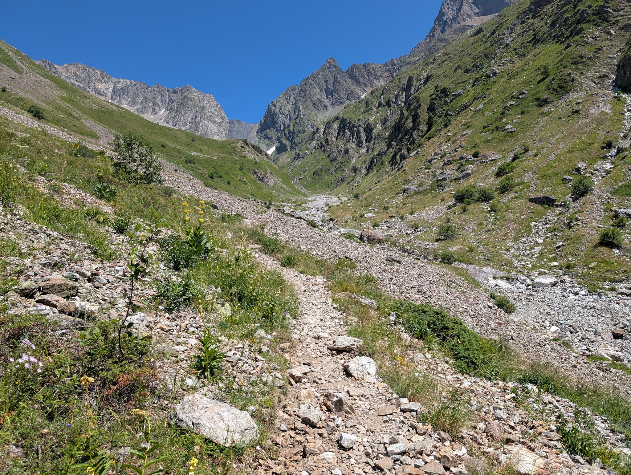 Den bratte stigningen starter med en gang.
