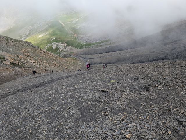 Den bratte nedstigningen fra Col de la Vallette er utfordrende for de fleste.
